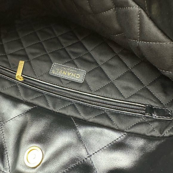 Chanel hobo bag authentic. Pre owned. - Picture 8 of 16